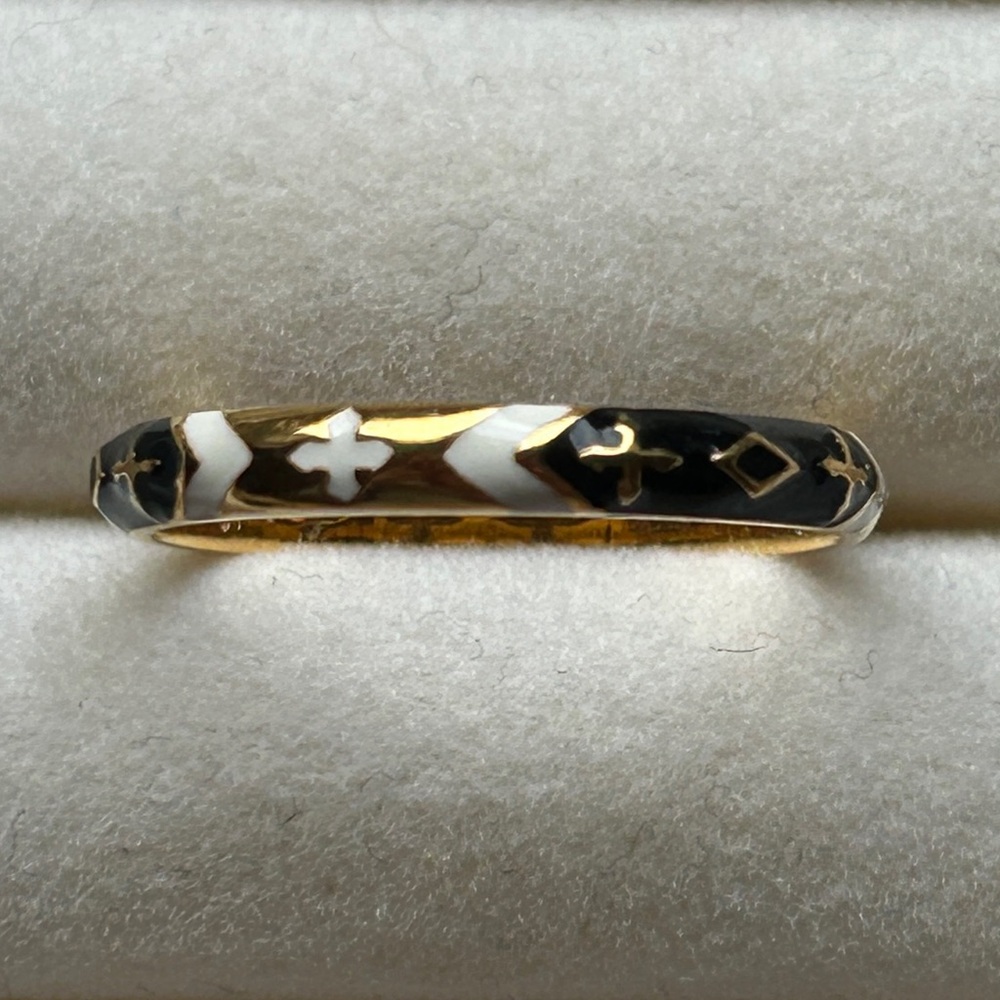 Buddha Mama black and white Enamel and 20K Gold Rhombus Band